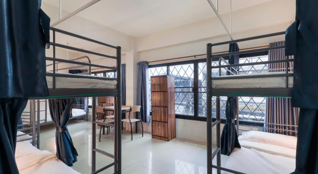Кровать в общем номере OYO 724 Green Light Cafe and Bed Hostel