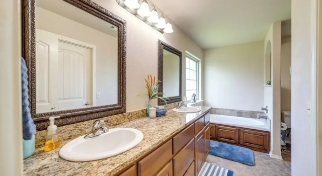 Коттедж Central Bentonville Home With Fenced Yard!
