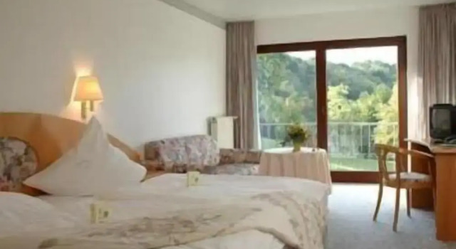 Landgasthof Hotel Zur Linde im Taunus, Забронировать Отель Отели Нижней Франкония 3 звезды, 3*