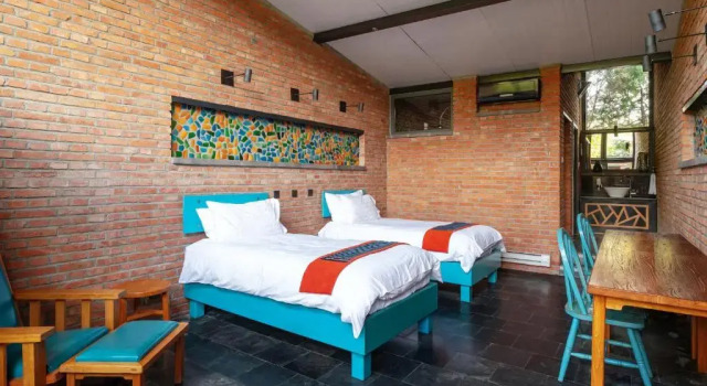 Двухместный номер Premium Brickyard Retreat at Mutianyu Great Wall Adjoin to Mutianyu Great Wall - Room with the View of Great Wall - Chinese massage experience - Vehicle Shuttle Service - International Catering - SPA& Nail Beauty Facilities