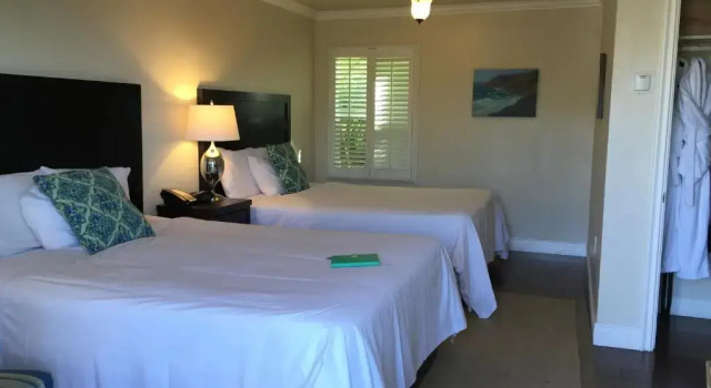 Четырёхместный номер Deluxe Beach Bungalow Inn and Suites