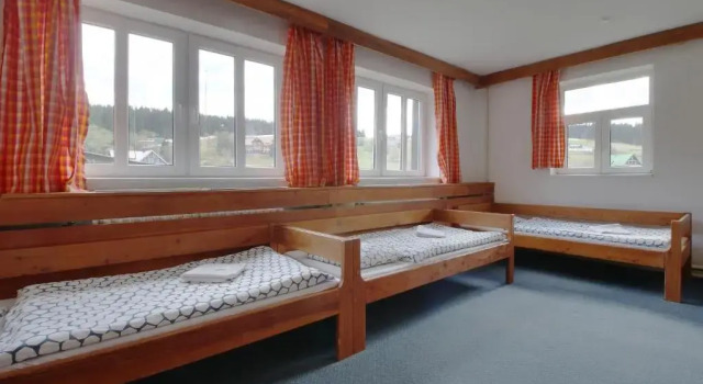 Кровать в общем номере Horský hotel Žižkova bouda