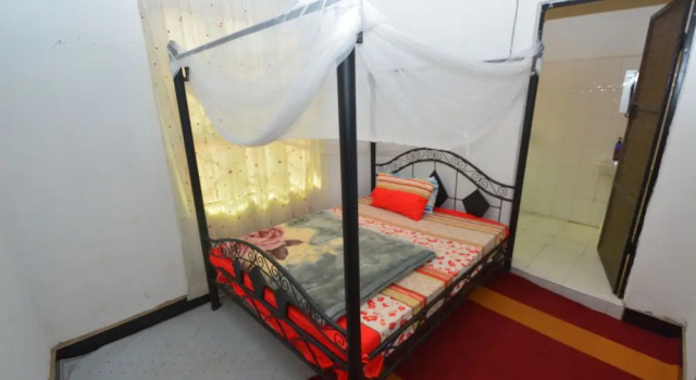 Economy room Lionsgate Hostel