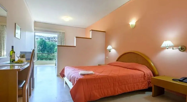 Полулюкс Golden Sand Hotel