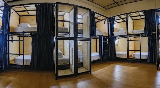 Кровать в общем номере The Manor Hostel - Hostel with Private Pool