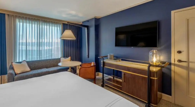 Номер Premier Omni Oklahoma City Hotel