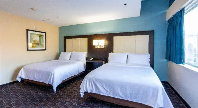 Четырёхместный номер Standard с видом на бассейн Holiday Inn Express Boise - University Area by IHG