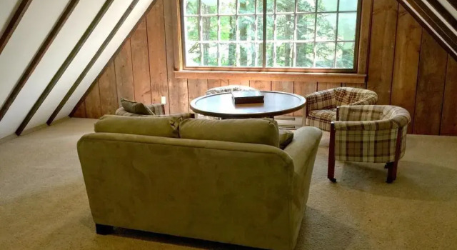 57SW - Fireplace - WiFi - Sleeps 6, Buchen Sie Ferienhaus Hotels in Glacier mit Pool, Schwimmbad