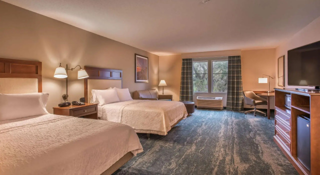 Четырёхместный номер Standard Hampton Inn & Suites Jekyll Island
