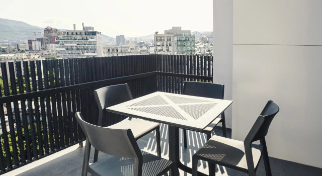 Четырёхместные апартаменты с балконом и с видом на город Апарт-отель AURA Tbilisi Living
