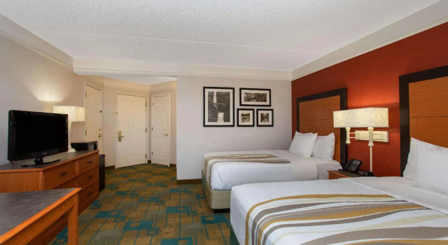 Четырёхместный номер Standard La Quinta by Wyndham Denver Southwest Lakewood