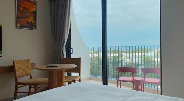 Двухместный люкс с балконом и с видом на море Mona Luxe Apartment Hoi An