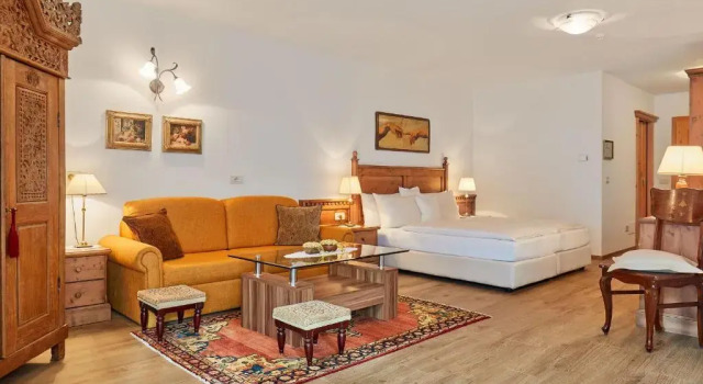 Полулюкс Hotel Table