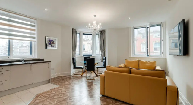Апартаменты Classic Temple Court Cavern Quarter Apartments by Happy Days