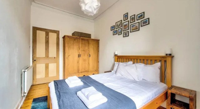 Stylish 2BR Flat Close To Edinburgh City Centre, Забронировать Отель Отели Эдинбурга 3 звезды, рядом с City Observatory, 3*