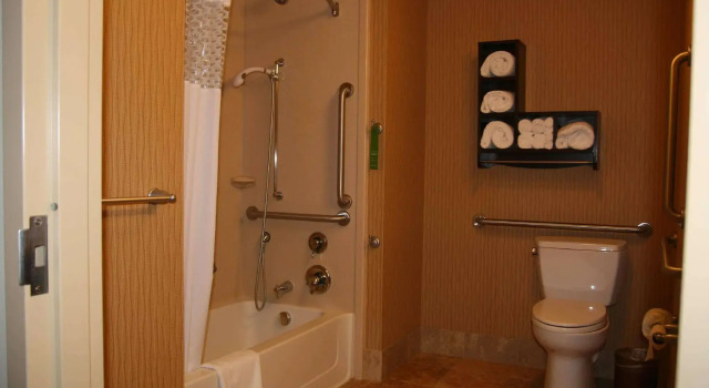 Четырёхместный номер Standard Hampton Inn Union City