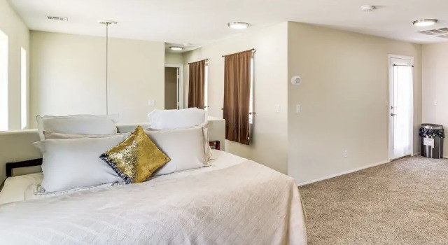 North Las Vegas Home w/ Hot Tub - 14 Mi to Strip!, Забронировать Отель Отели Норт-Лас-Вегаса 3 звезды, 3*
