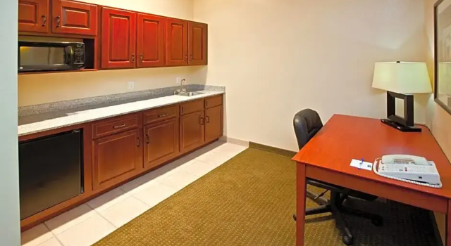 Двухместный полулюкс Holiday Inn Express Hotel & Suites Bedford by IHG