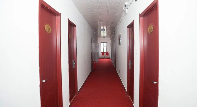 Yijie Holiday Hotel  Laiyuan Baishishan