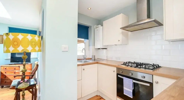 Host Stay Blue Bolthole on Vicarage Lane