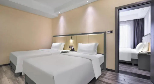 Семейный люкс Deluxe Wing Hotel Guilin - Central Square