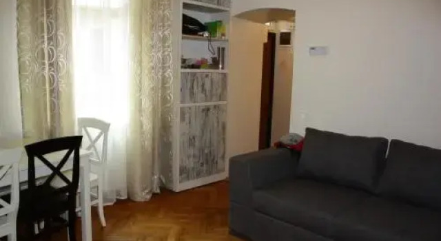 Hostel 12 chairs, Забронировать Хостел Хостелы Львова, рядом с Музей древней украинской книги, Хостел
