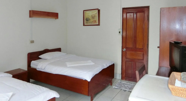 Villa Sisavad Guesthouse, Rezerwuj Willa Hotele w Prowincja Wientian z basenem, Basen