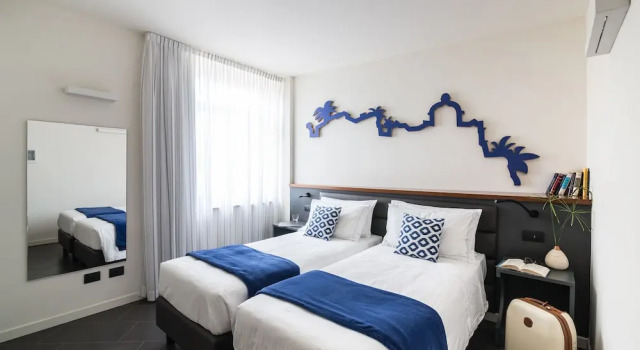 Classic Double room with balcony Foyer Rooms&Suites - Self Check-in