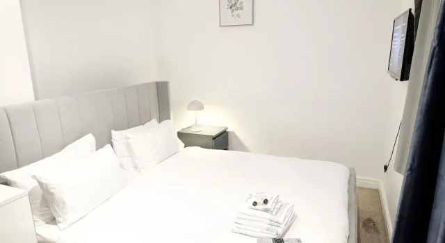3 Bedroom in Northolt by Stayfolk