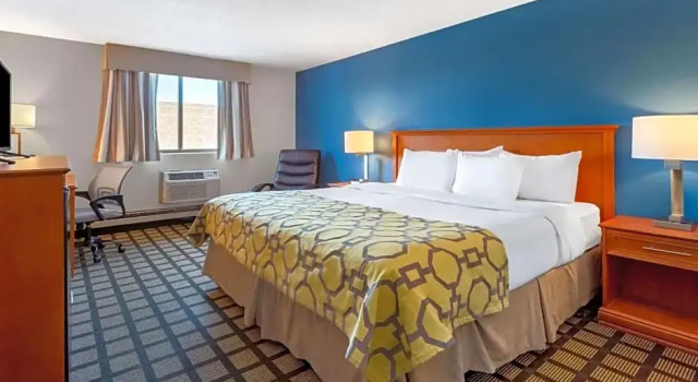 Люкс с балконом Baymont by Wyndham Rochester Mayo Clinic Area