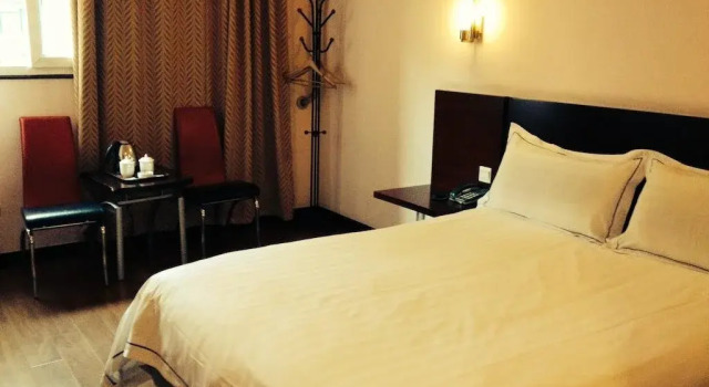 Ocean Star Holiday Inn, Varaa Hotelli Huangpu 