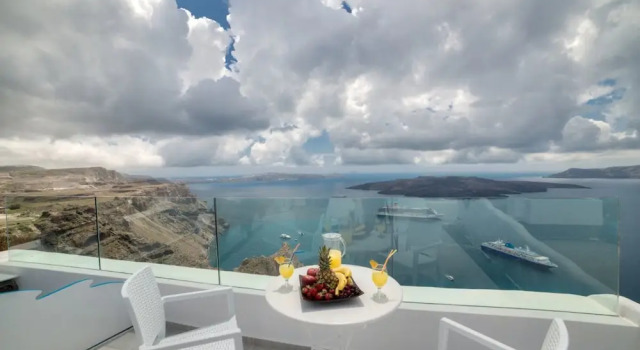 Вилла с балконом Fira Deep Blue Suites