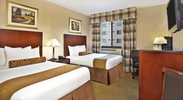 Best Western PLUS Arena Hotel, Забронировать Отель Краун-Хайтс Бруклин, рядом с First AME Zion Church