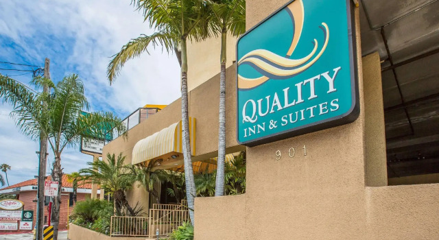 Кровать в общем номере Quality Inn & Suites Hermosa Beach