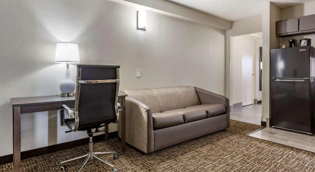 Четырёхместный люкс Quality Inn & Suites Spring Lake - Fayetteville near Fort Bragg