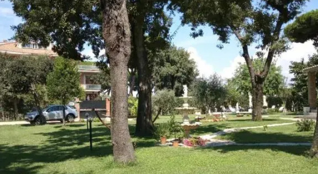 Villa Ninfa Alburnea, Prenota Villa Hotel a Lazio con parcheggio, Parcheggio