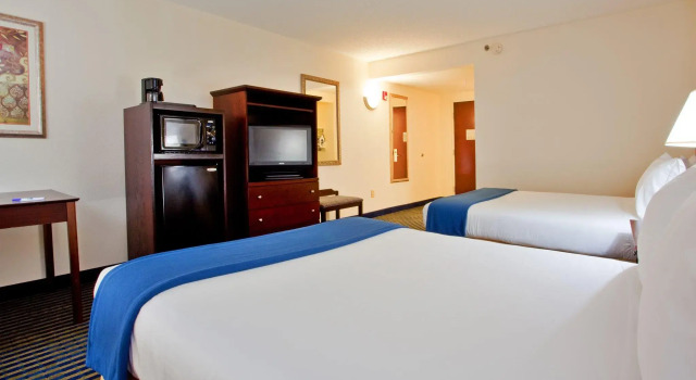 Двухместный люкс Holiday Inn Express & Suites Chesapeake by IHG