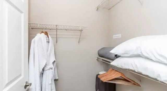 Executive 3 BR King, Close to Kierland & TPC w Parking 1025, Забронировать Отель Desert View Скотсдейл