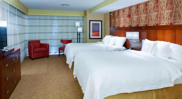Четырёхместный люкс c 1 комнатой Courtyard by Marriott Indianapolis Noblesville