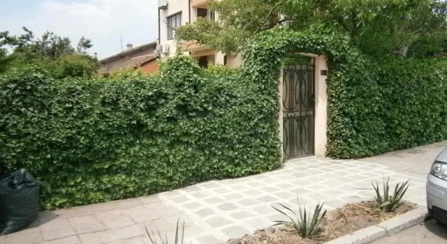 Guest House Hristovi, Book Pension Hoteller i Burgas Province med parkering, Parkering