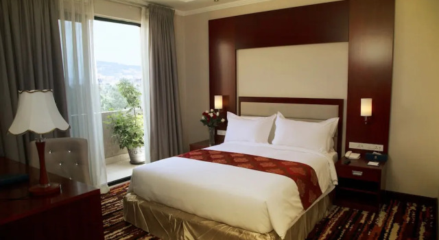 Balkonlu Standart aile oda Daamat Hotel