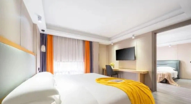 Люкс Teddy Hotel (Yiwu International Trade City Santing Road Night Market Street Branch)