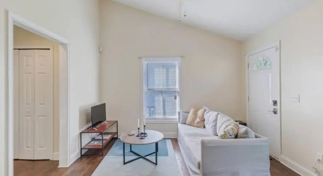 Large 1 BR carriage house in historic SPR, Rezerwuj Hotel Jacksonville Floryda, w pobliżu Springfield Park