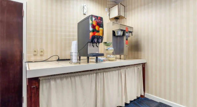 Suburban Studios Tysons Corner, Book Hotel Hoteller i Virginia med parkering, Parkering