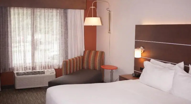 Двухместный номер Standard Holiday Inn Express & Suites Logan By IHG