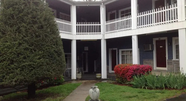 Lloyd's On The River Country Inn By OYO