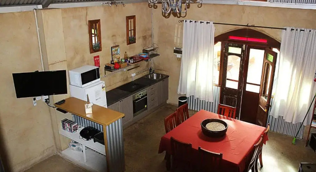 Студия Outback Cellar & Country Cottage