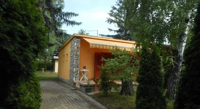 Коттедж с 3 комнатами Cozy Family Cottage at the Lake Balaton