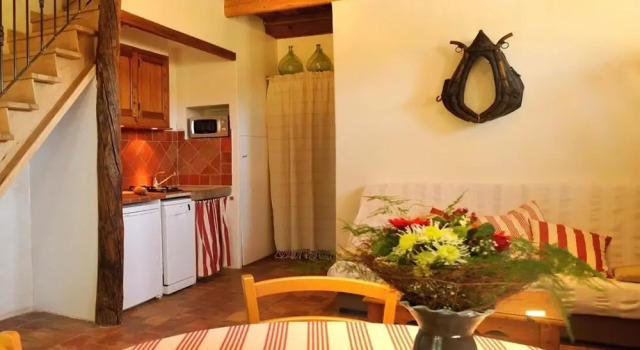 House With 2 Bedrooms in Grans, With Pool Access and Furnished Terrace