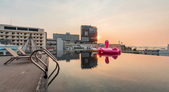 Отель Blackwoods Hotel Pattaya